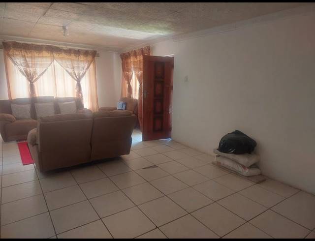 4 BEDROOM HOUSE FOR SALE IN SAVANNA PARK